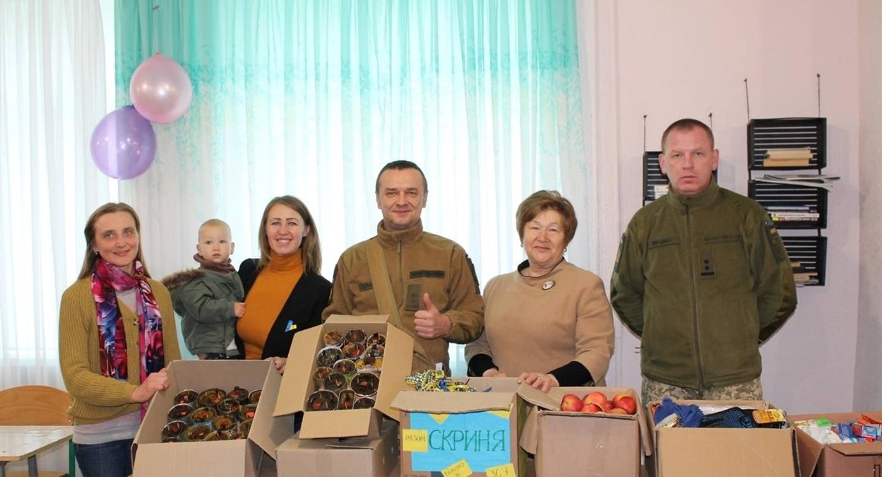 Допомогу для військових передають учні та педагоги