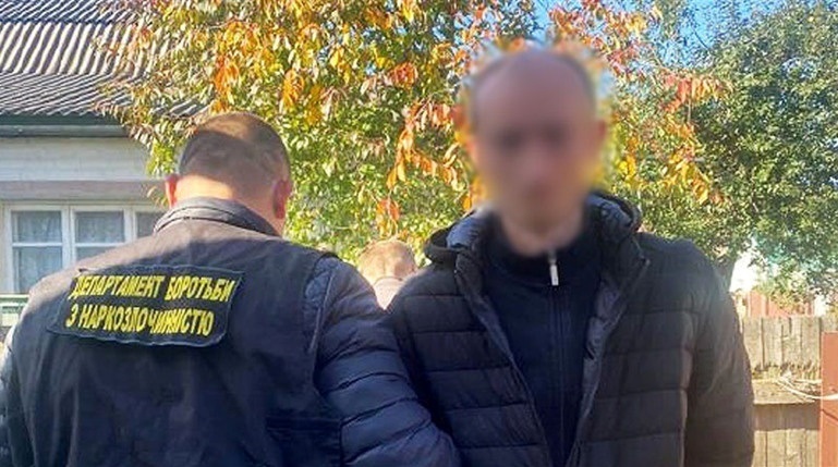 У Чернігові поліцейські викрили осіб, що зберігали наркотики