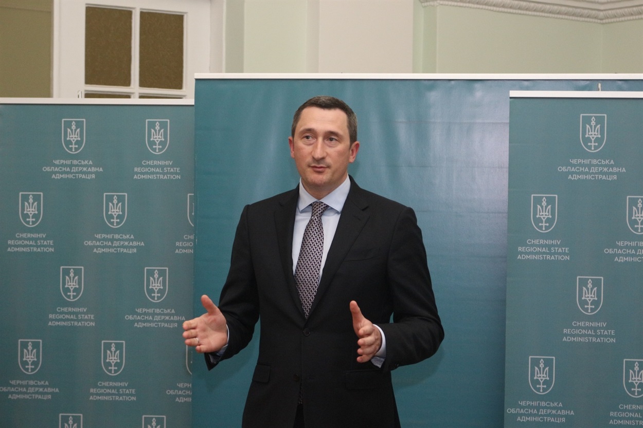 Міністр розвитку громад та територій Олексій Чернишов під час робочої поїздки до Чернігівської області 2 листопада