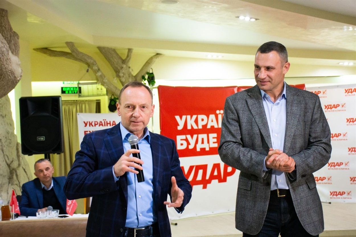 "Ми не мріємо, щоб наші діти жили в інших країнах, а навпаки, щоб вони жили в стабільній і зростаючій Україні, яка розвивається з нормальними соціальними гарантіями". Саме цієї мети планує досягнути Владислав Атрошенко