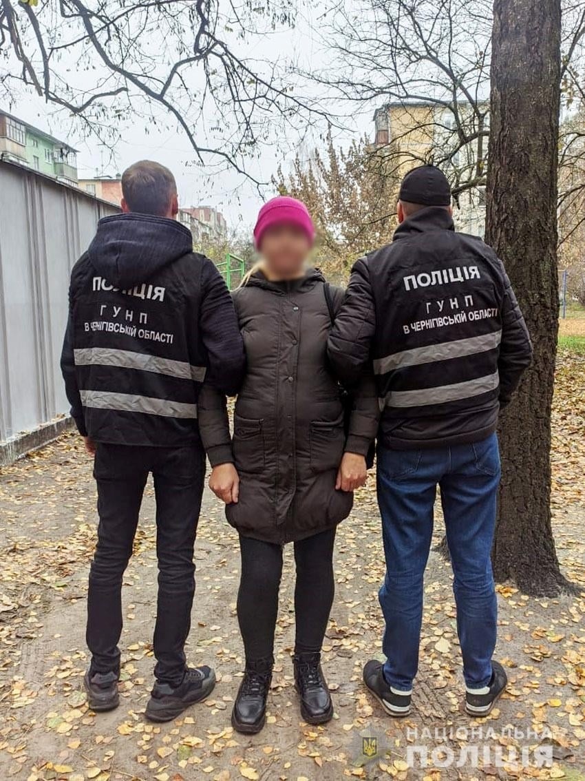 У Чернігові затримали 35-річну безробітну жінку, яка видурила у 11-річної дитини всі заощадження батьків