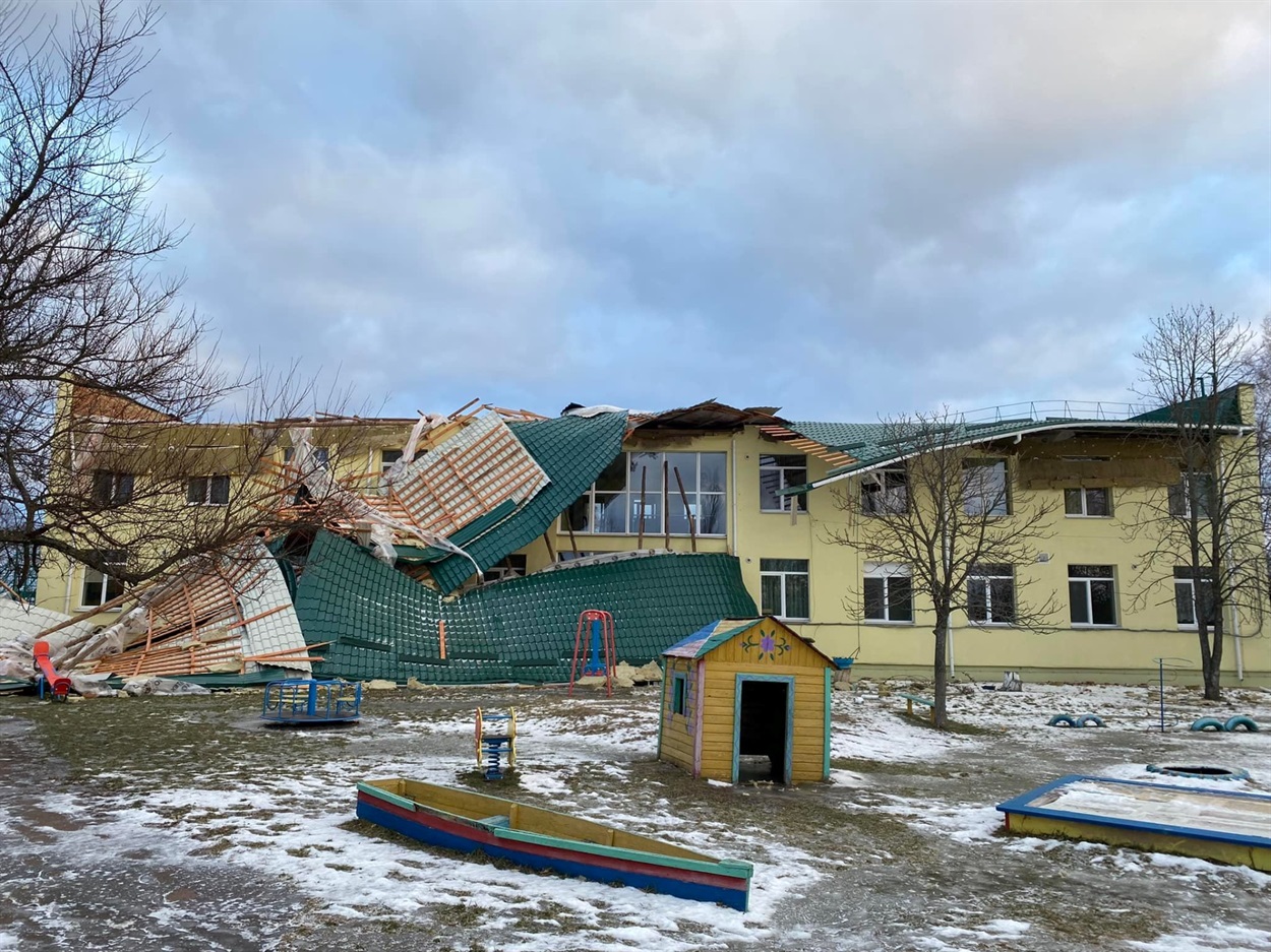 Дитячий садок у Сосниці, який під час негоди 14 січня, щалишився без покрівлі 