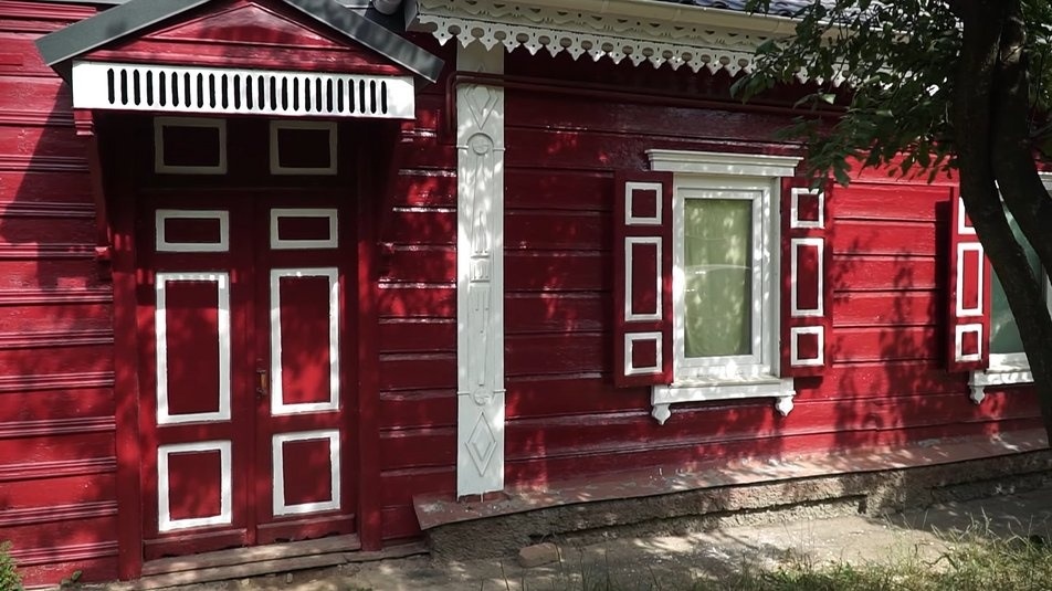 Лідерка гурту «ONUKA» готова відновлювати будинок з попелу, якщо російська армія таки зруйнує його