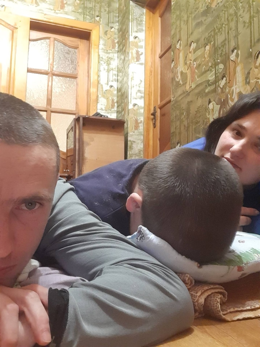 Максим Ус із сім'єю переховувався в будинку під час обстрілів