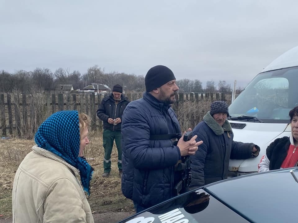 Влада та волонтери доставили до звільнених сіл гуманітарну допомогу 