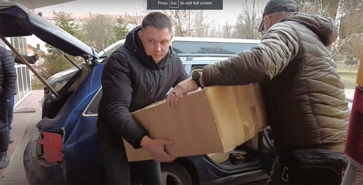 Волонтери зібрали гуманітарну допомогу для Чернігова 