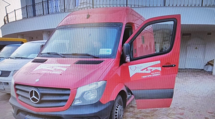Волонтери збираються в дорогу до Чернігова, щоб привезти гуманітарний вантаж 