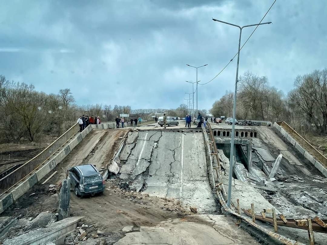Внаслідок обстрілів в області знищено 16 мостів та шляхопроводів