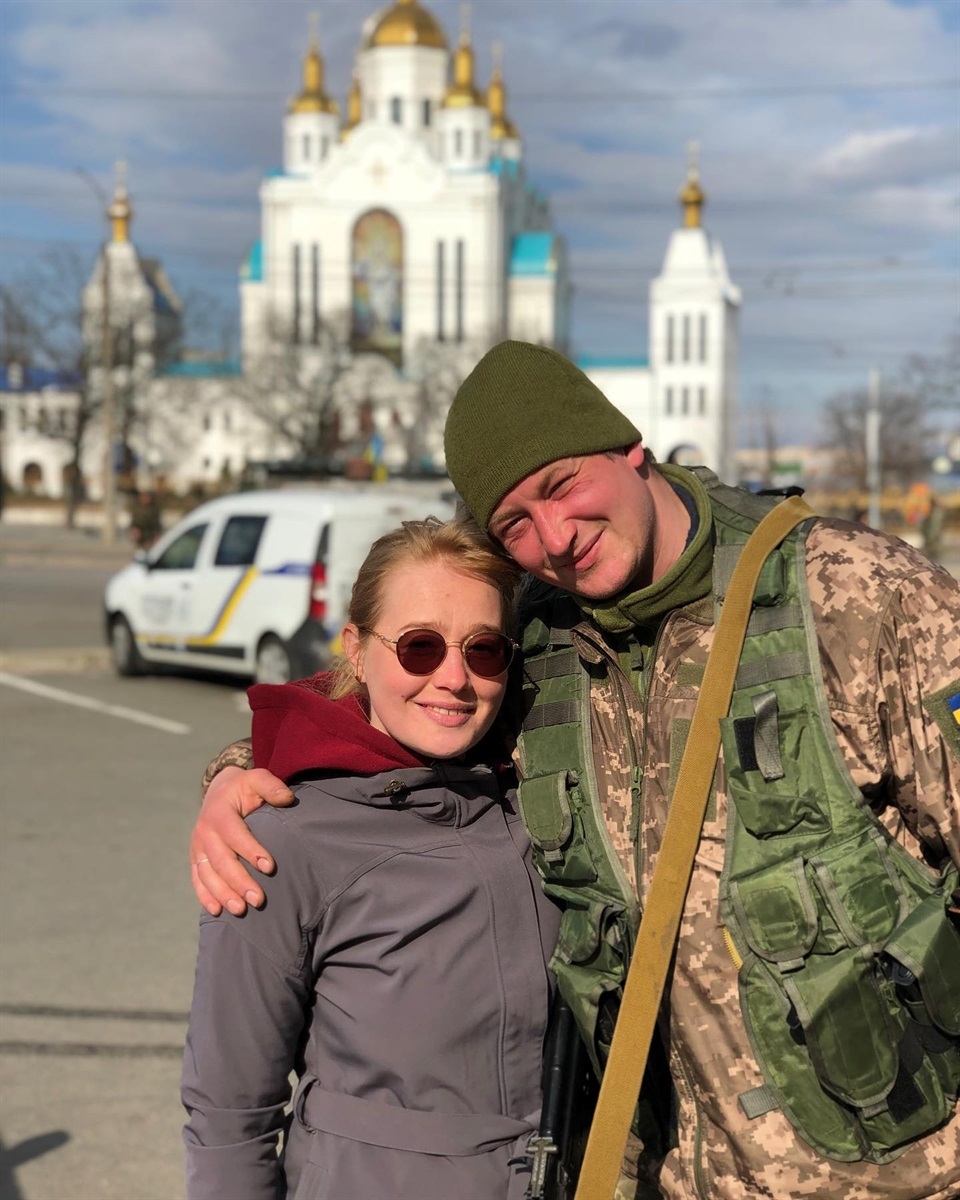 Анжела з братом Євгеном. Він пішов служити в ЗСУ, а вона стала волонтеркою 
