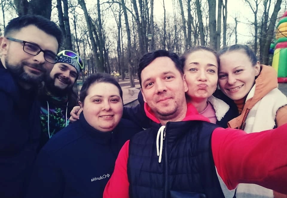 Об'єднують дії, а не слова