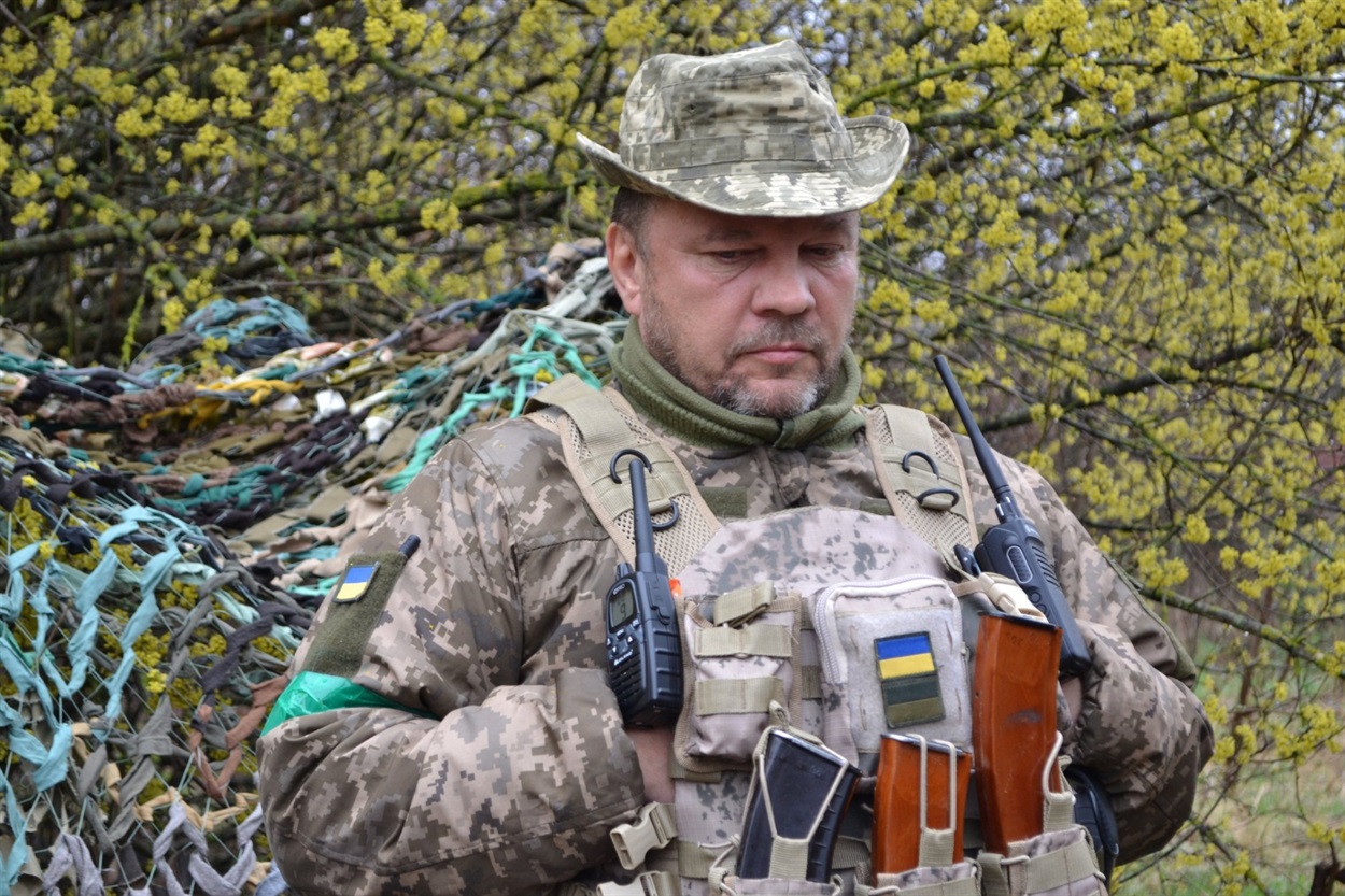 Командир роти - Григорій - має досвід бойових дій