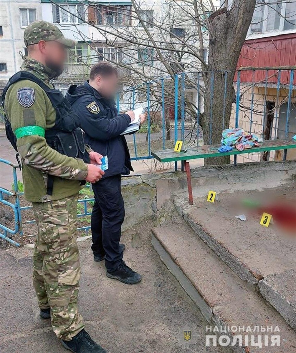 Поліцейські прибули на  місце події 