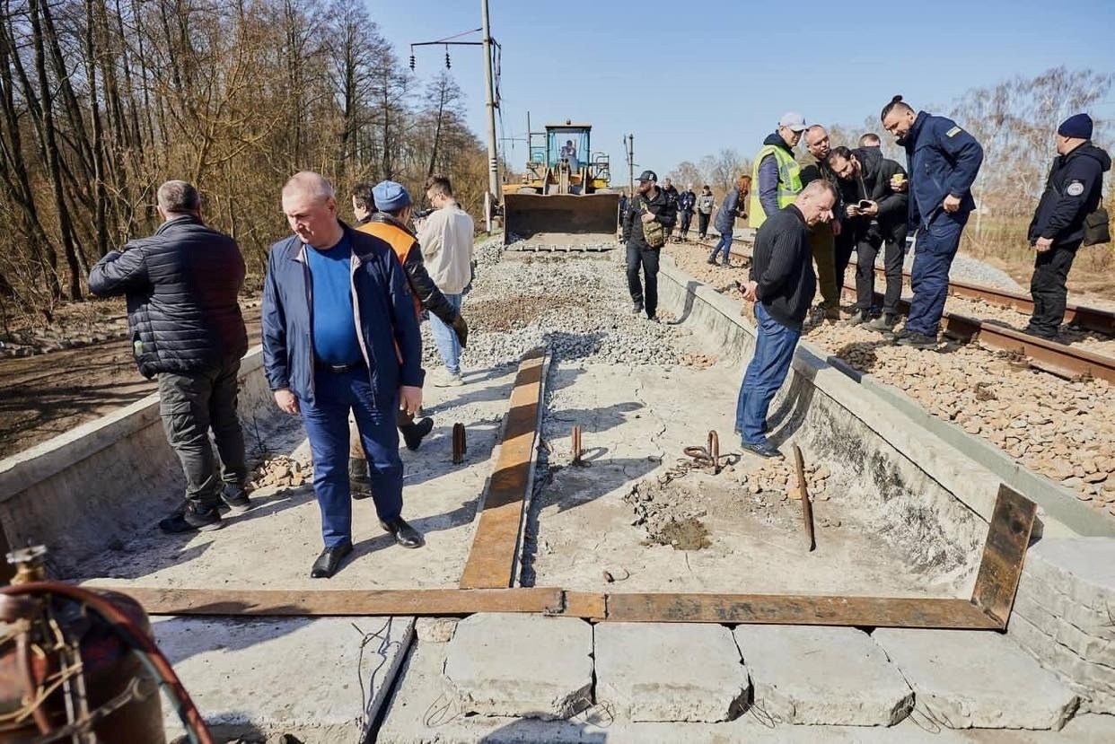 Поступово відновлюються дороги та влаштовуються тимчасові мости