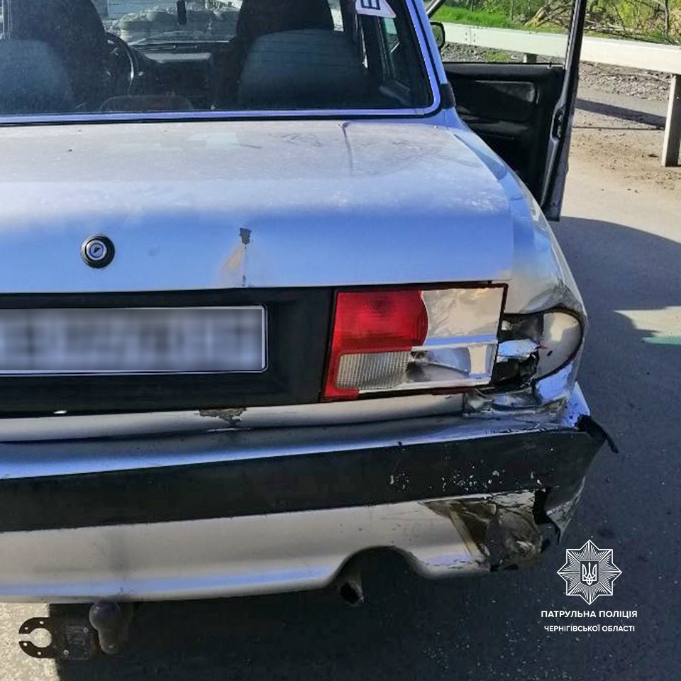 На автівці патрульні виявили ознаки ДТП 