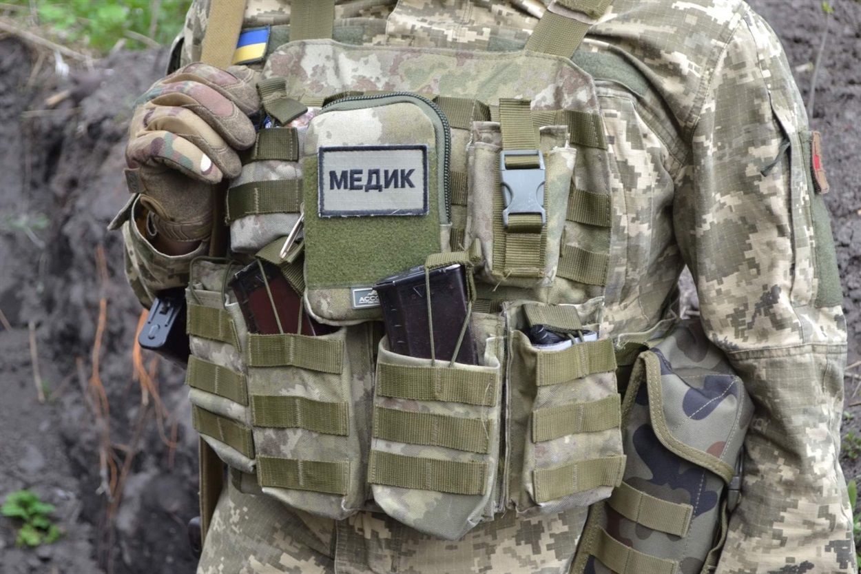 Роман оберігає життя наших захисників