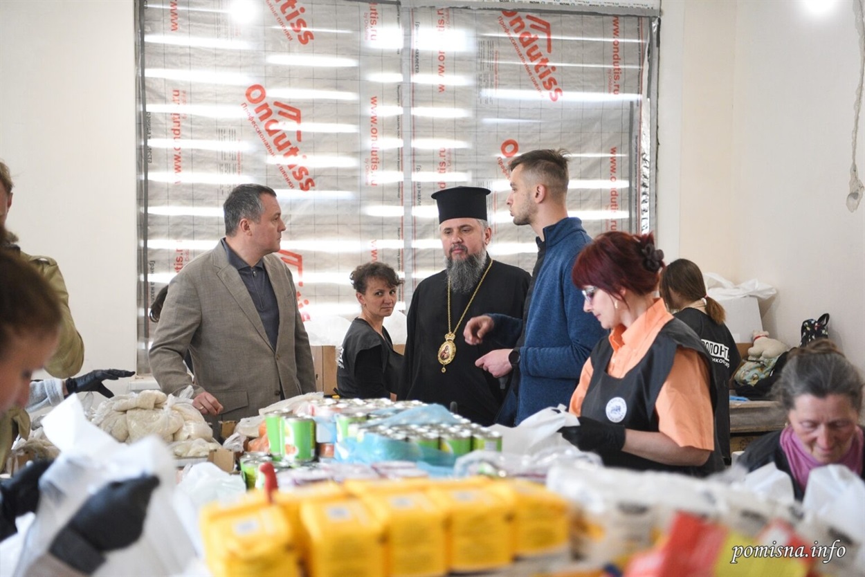 Волонтерський центр "Іскри Добра" 