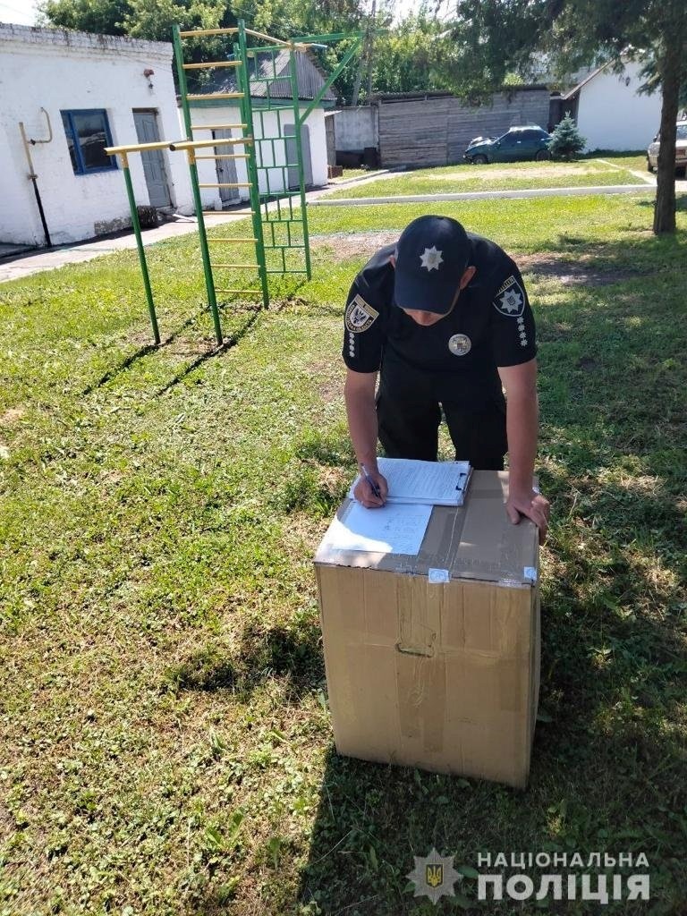 Під час обшуку поліцейські виявили висушені рослини конопель