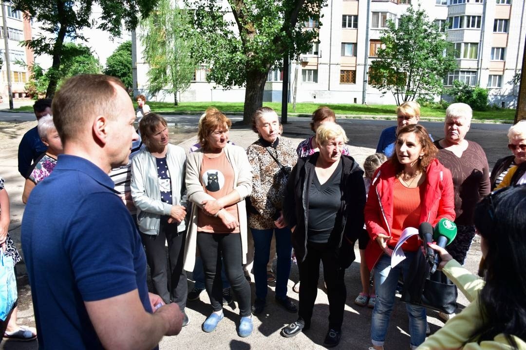 Під час зустрічі з мешканцями будинків мікрорайону Шерстянка