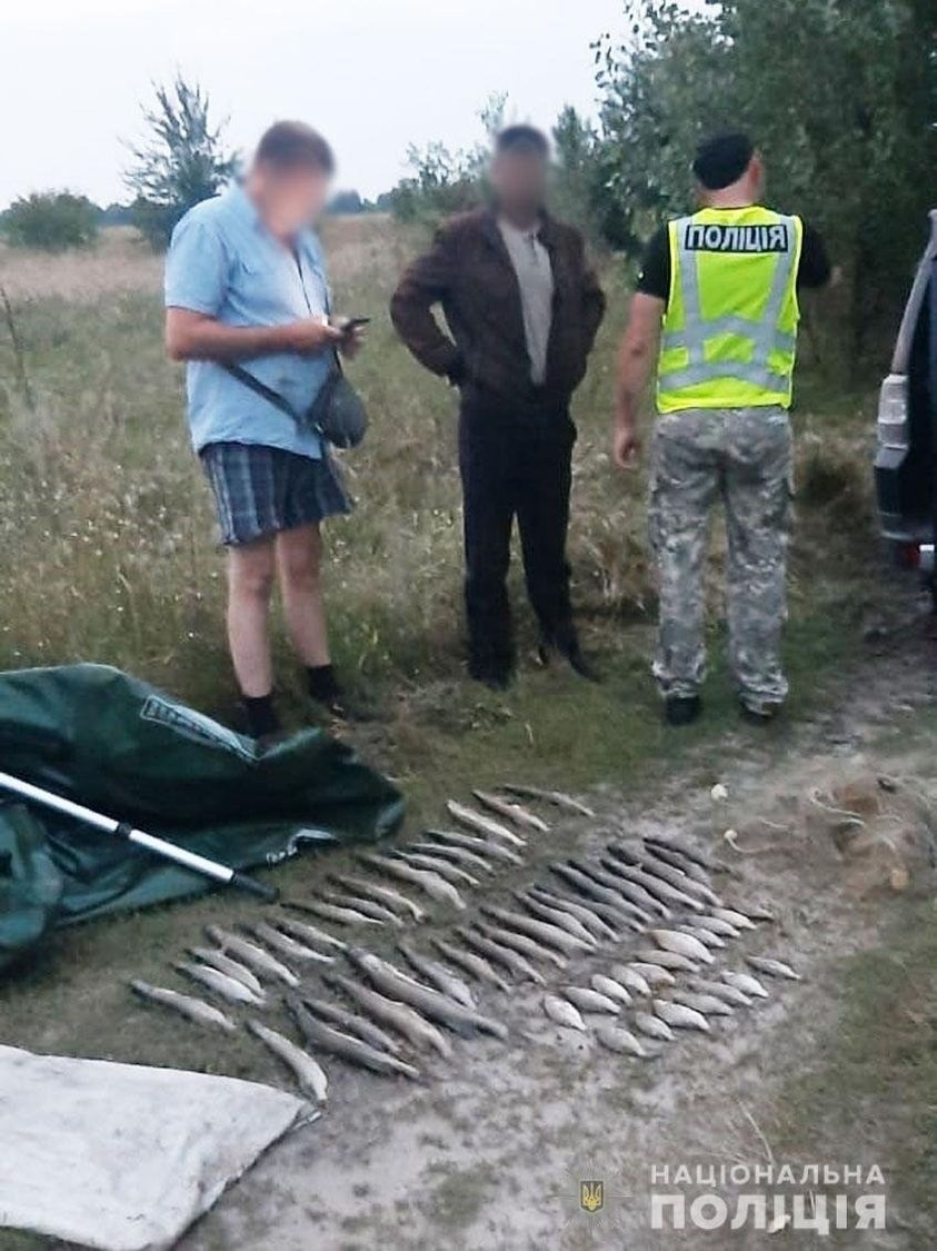У браконьерів вилучили автівку, човен, знаряддя лову та здобич