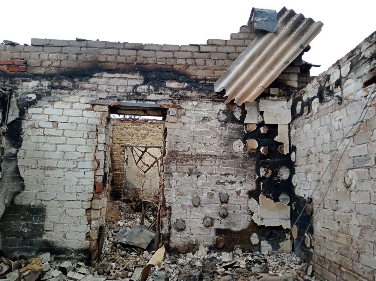 Всередині будинок вигорів дотла