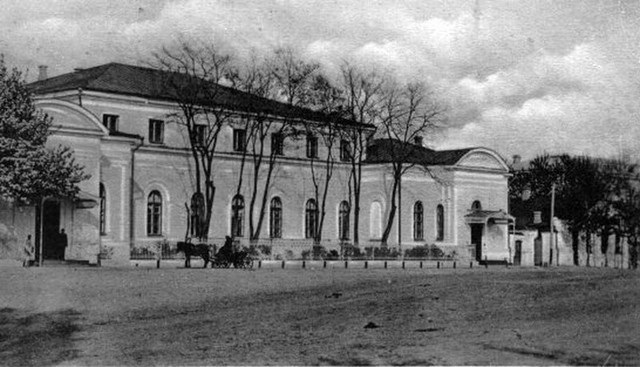 Будинок дворянського зібрання, де відбулося перше встановлення синьо-жовтого прапора в Чернігові. 1917 рік
