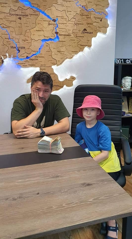 Сергій Мороз передав зібрані кошти фонду Сергія Притули