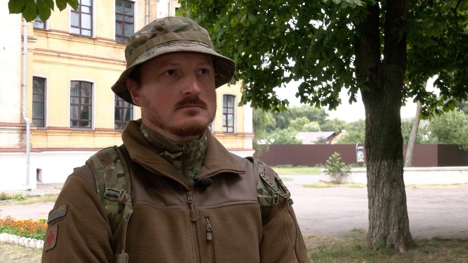 Бойовий медик Артур Дорохін надавав дитині домедичну допомогу