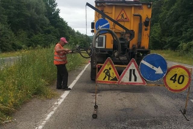 На Чернігівщині відновлюють дорожне покриття