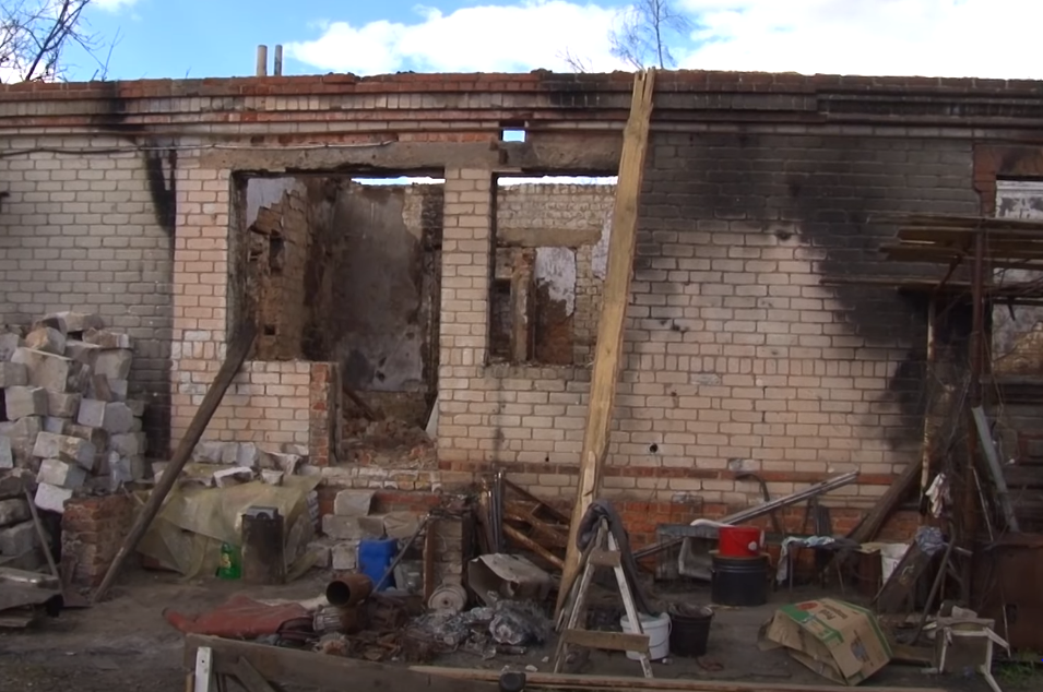 Від будинку залишилися тільки стіни