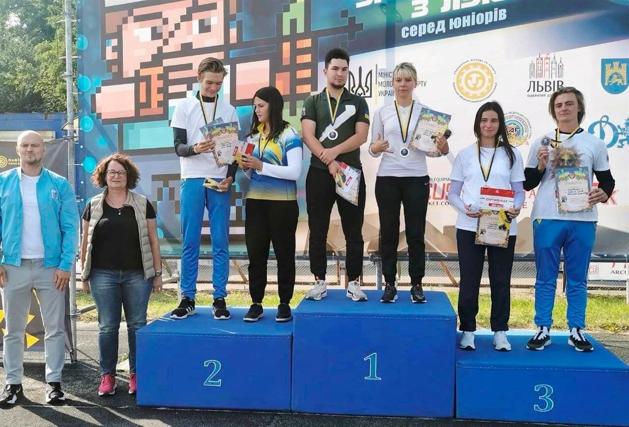  Віталій Галайко та Поліна Жук на чемпіонаті України зі стрільби з лука
