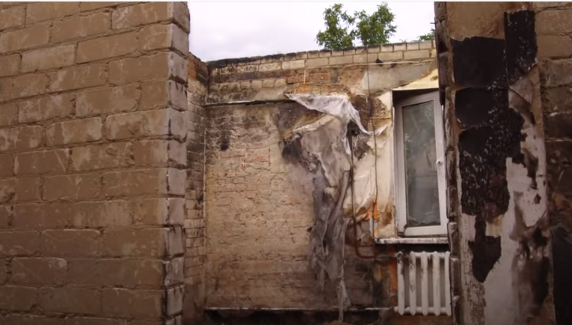 Розбомблений будинок Чернігів