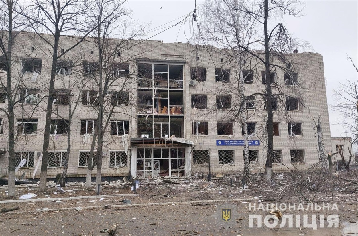 Розбомблена будівля колишнього Чернігівського райвідділу поліції