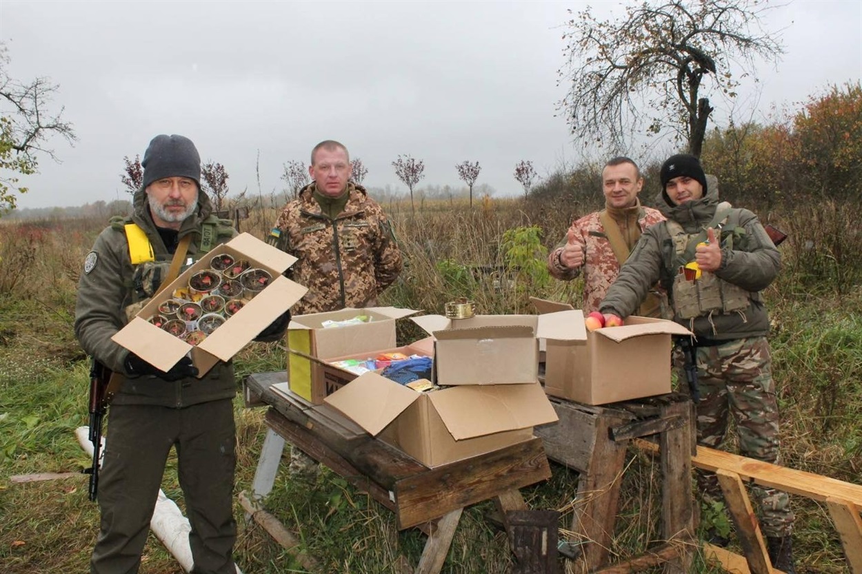 Окопні свічки доставлено Захисникам