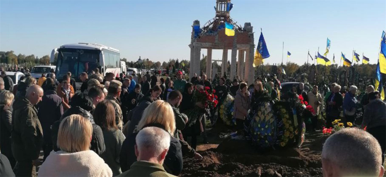 Захисника Олександра Грищенка в Чернігові провели в останню путь