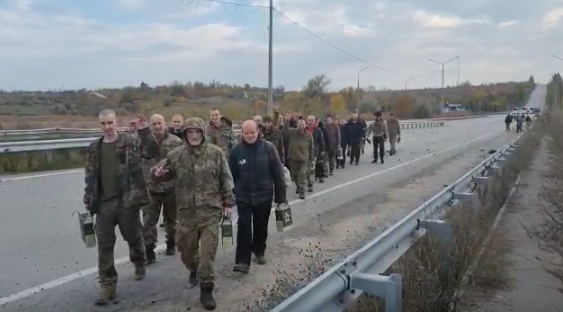 Українські Захисники повертаються додому з полону