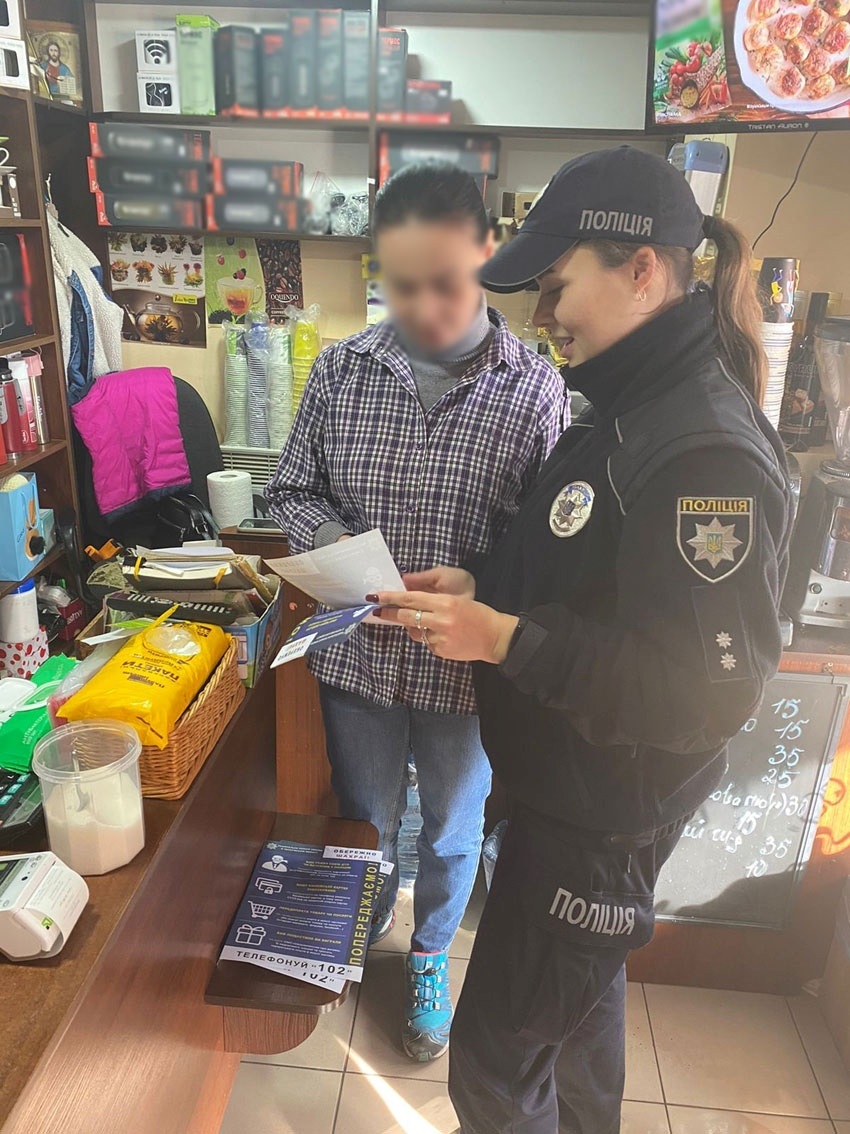 Поліцейські інформують жителів Чернігівщини про безпеку в Інтернеті 