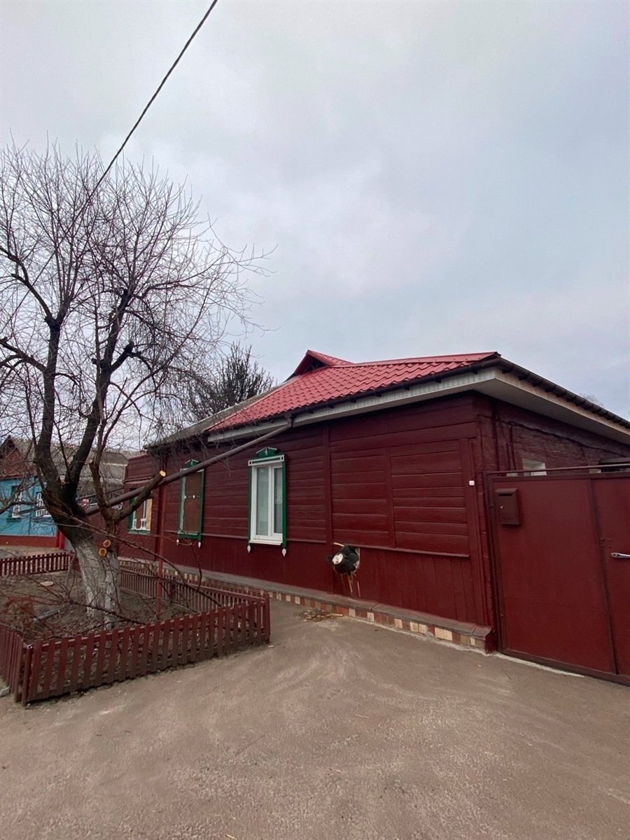Обстріляний будинок в мікрорайоні Подусівка