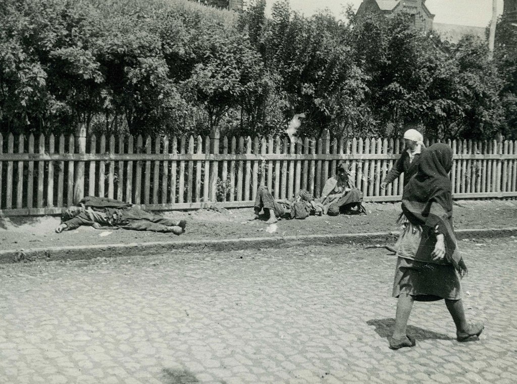Тіла померлих від голоду, Харків