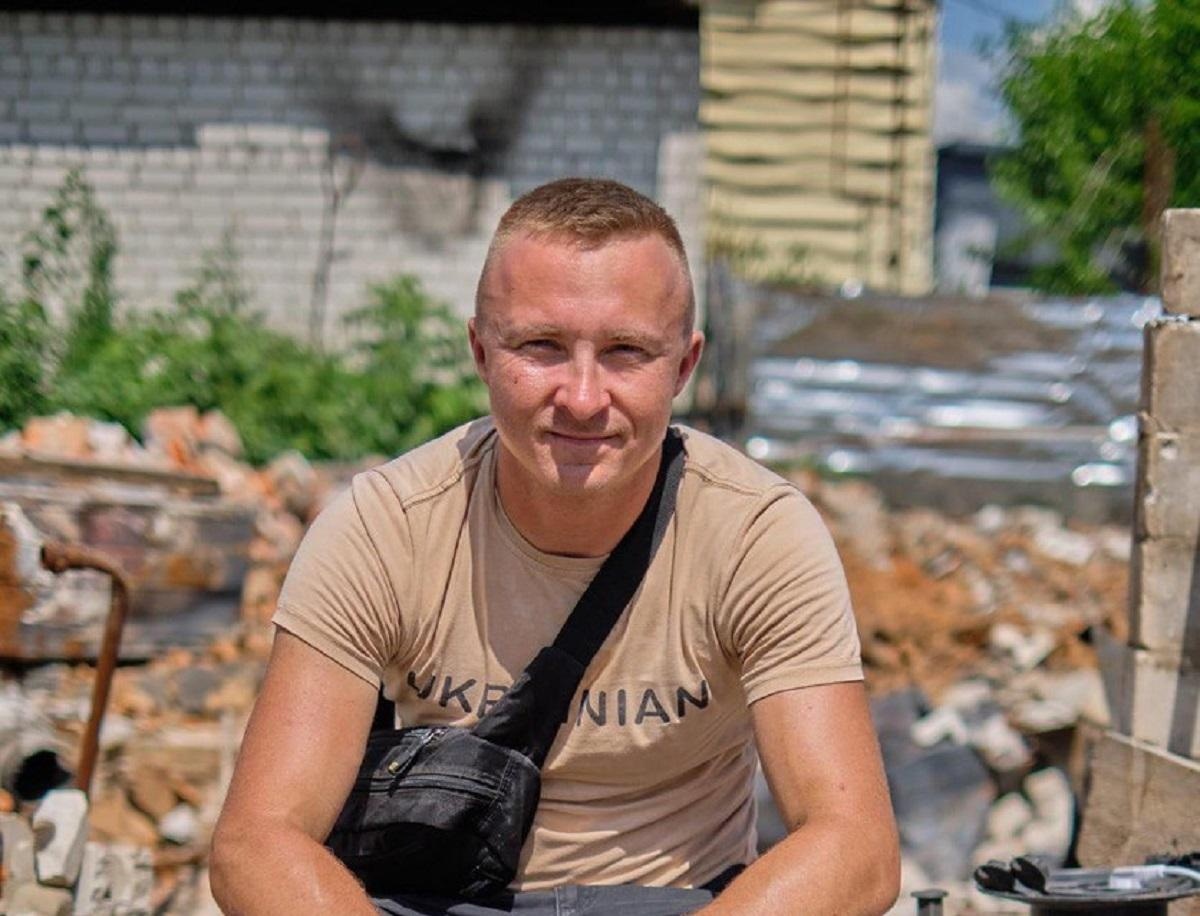 На Чернігівщині Андрій Галюга з небайдужими людьми відновлює зруновані будинки, 25.05.2023