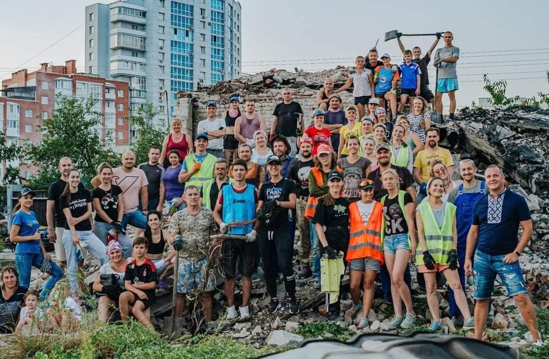 Добровольці з “Бо можемо” відновлюють у Чернігові потрощені росіянами будинки, 25.05.2023