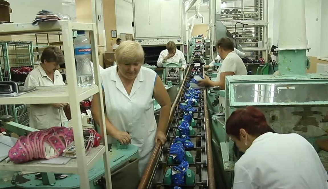 На Чернігівській "Берегині" через війну трохи впав попит на дитяче взуття, 15.06.2023