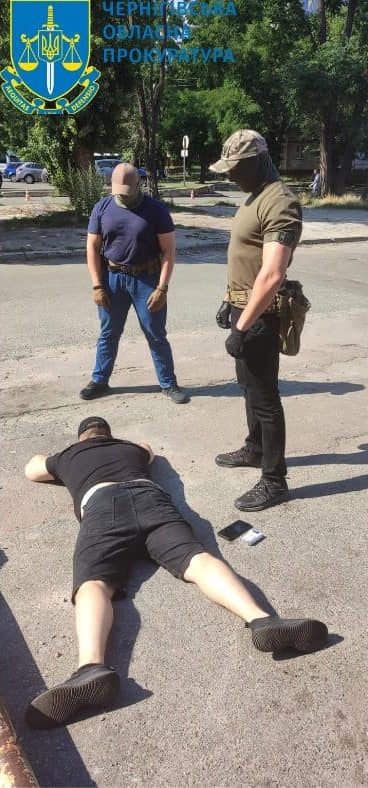 Затримані мешканці Чернігова, які вимагали гроші