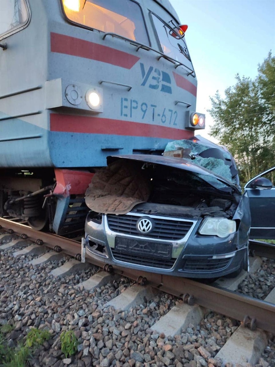 Зіткнення автомобіля і потяга на Чернігівщині