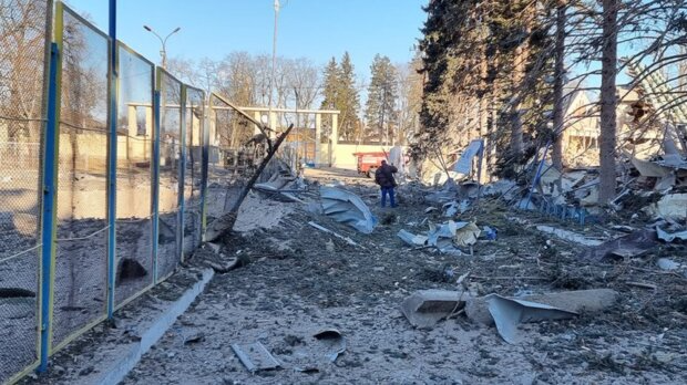 Стадіон Гагаріна в Чернігові після обстрілу