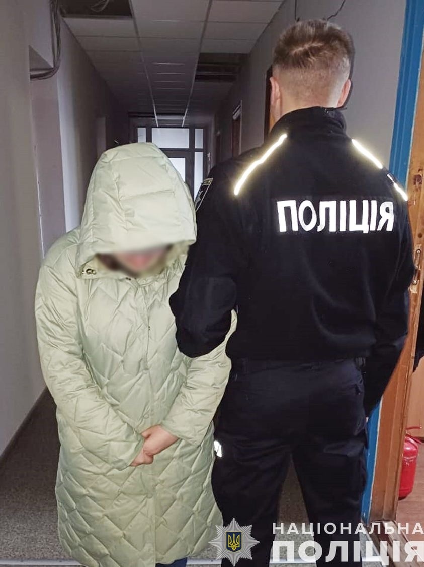 У Чернігові 19-річна нетвереза дівчина прийшла до товаришки додому та вчинила сварку з поножовщиною, 20.11.2023